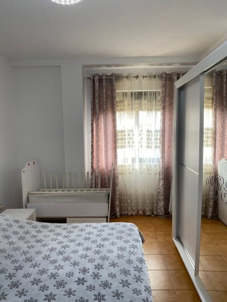Tirane, jepet me qera apartament 2+1+Ballkon Kati 5, 100 m² 600 € (Zogu i Zi)