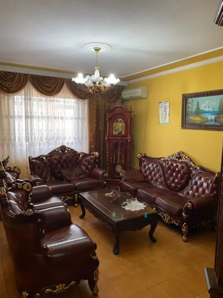 Tirane, jepet me qera apartament 2+1+Ballkon Kati 5, 100 m² 600 € (Zogu i Zi)