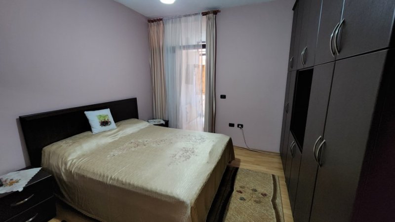 Tirane, jepet me qera apartament 2+1+Ballkon Kati 5, 90 m² 600 €
