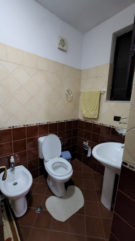 Tirane, jepet me qera apartament 2+1+Ballkon Kati 5, 90 m² 600 €