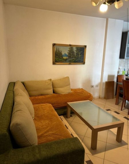 Tirane, jepet me qera apartament 2+1+Ballkon Kati 2, 100 m² 600 € (Selvia)