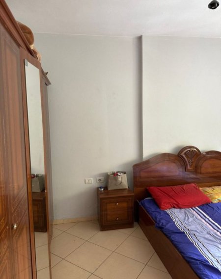 Tirane, jepet me qera apartament 2+1+Ballkon Kati 2, 100 m² 600 € (Selvia)
