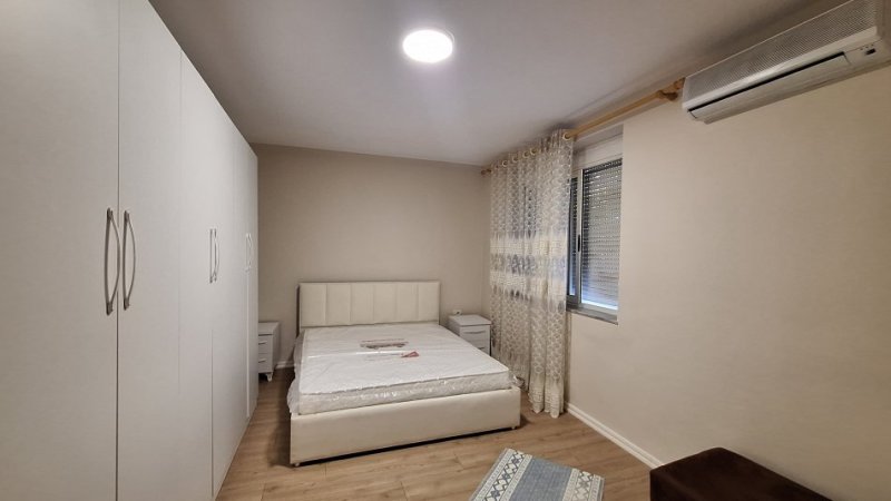 Tirane, jepet me qera apartament 3+1 Kati 2, 100 m² 600 € (Xhamlliku, Njësia Bashkiake Nr. 3, Tirana, Tirane)