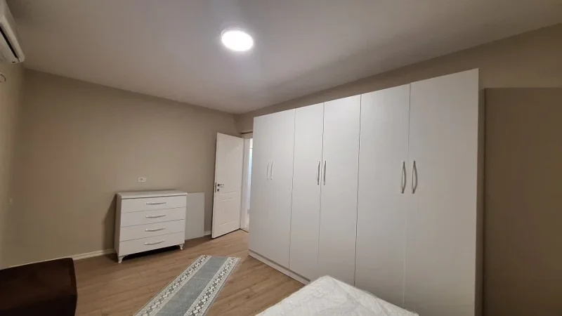 Tirane, jepet me qera apartament 3+1 Kati 2, 100 m² 600 € (Xhamlliku, Njësia Bashkiake Nr. 3, Tirana, Tirane)