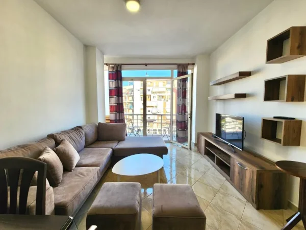 Me Qera: 1+1 & 1 Garazh  +Ballkon 📍Te Ish Tregu Elektrik/ Ali Demi || k.5 - Pallar i Ri, me Ashensor