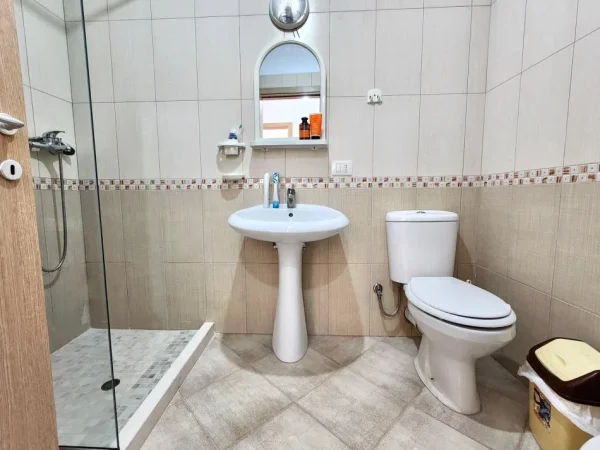 Me Qera: 1+1 & 1 Garazh  +Ballkon 📍Te Ish Tregu Elektrik/ Ali Demi || k.5 - Pallar i Ri, me Ashensor