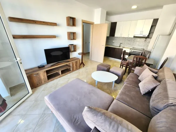 Me Qera: 1+1 & 1 Garazh  +Ballkon 📍Te Ish Tregu Elektrik/ Ali Demi || k.5 - Pallar i Ri, me Ashensor