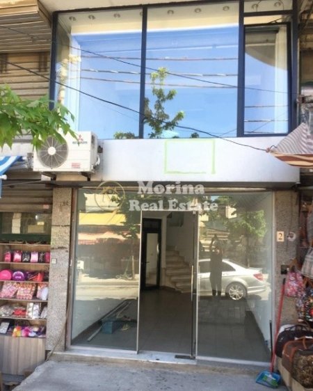 Tirane, shitet dyqan Kati 0, 54 m² 250.000 € (Pran Tregut te Medreses)