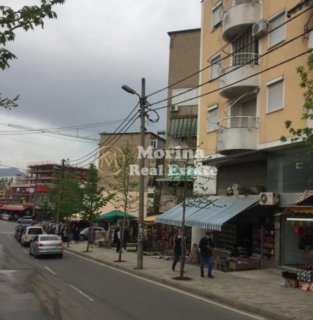 Tirane, shitet dyqan Kati 0, 54 m² 250.000 € (Pran Tregut te Medreses)