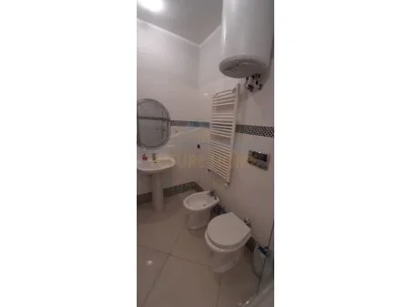 Tirane, jepet me qera apartament 2+1 Kati 3, 80 m² 450 € (Rruga Aleksander Moisiu, Kinostudio, Tirane AREA44671)