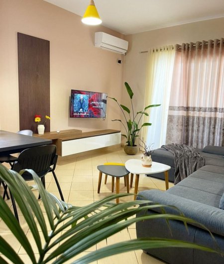 Tirane, jepet me qera Vile 1+1 Kati 2, 60 m² 600 € (Rruga Elbasanit)