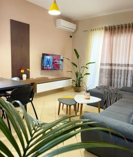 Tirane, jepet me qera Vile 1+1 Kati 2, 60 m² 600 € (Rruga Elbasanit)