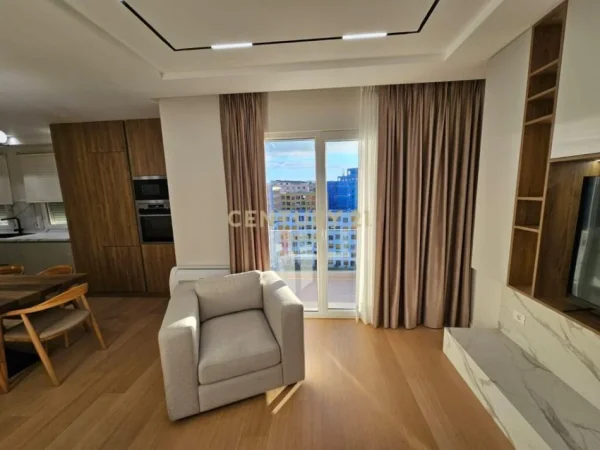 𝐓𝐢𝐫𝐚𝐧𝐞, 𝐣𝐞𝐩𝐞𝐭 𝐦𝐞 𝐪𝐞𝐫𝐚 𝐚𝐩𝐚𝐫𝐭𝐚𝐦𝐞𝐧𝐭 𝟐+𝟏 𝐊𝐚𝐭𝐢 𝟖, 𝟏𝟎𝟎 𝐦² 𝟖𝟎𝟎 € (𝐊𝐨𝐦𝐩𝐥𝐞𝐤𝐬𝐢 𝐃𝐚𝐫𝐥𝐢𝐧𝐠, 𝐀𝐥𝐢 𝐃𝐞𝐦𝐢)