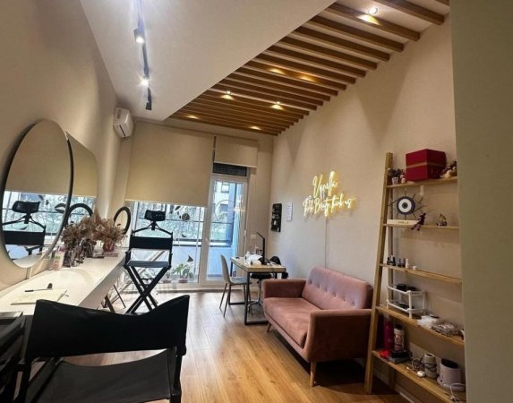 Tirane, jepet me qera ambjent biznesi Kati 0, 75 m² 700 € (FORSINA PLAKU)