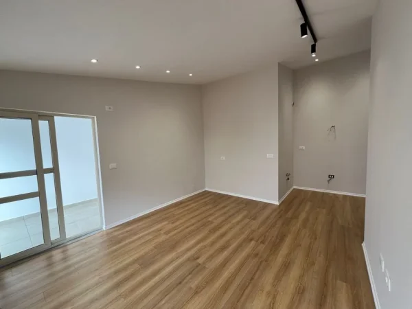 Durres, shitet apartament 1+1+Ballkon Kati 8, 68 m² 90.000 € (Rruga Pavaresia)