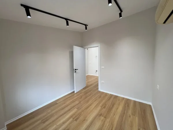 Durres, shitet apartament 1+1+Ballkon Kati 8, 68 m² 90.000 € (Rruga Pavaresia)
