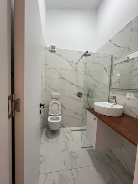 Durres, shitet apartament 1+1+Ballkon Kati 8, 68 m² 90.000 € (Rruga Pavaresia)