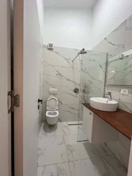 Durres, shitet apartament 1+1+Ballkon Kati 8, 68 m² 90.000 € (Rruga Pavaresia)