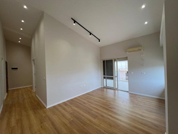 Durres, shitet apartament 1+1 Kati 8, 66 m² 97.000 € (Durres)