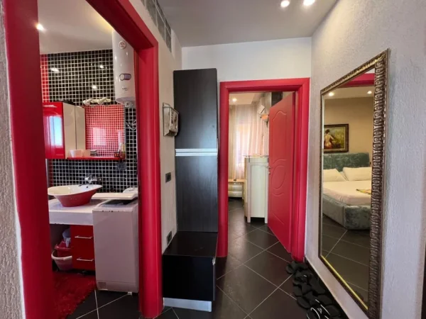 Durres, jepet me qera apartament 1+1+Ballkon Kati 2, 66 m² 800 € (DURRES)