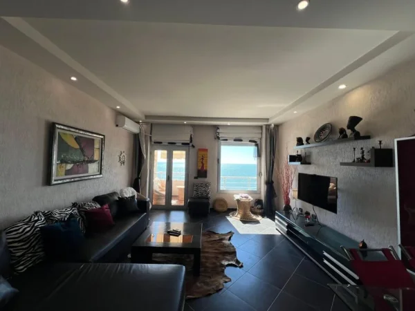 Durres, jepet me qera apartament 1+1+Ballkon Kati 2, 66 m² 800 € (DURRES)