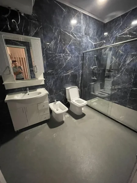 Tirane, jepet me qera ambjent biznesi Kati 3, 90 m² 1.000 € 