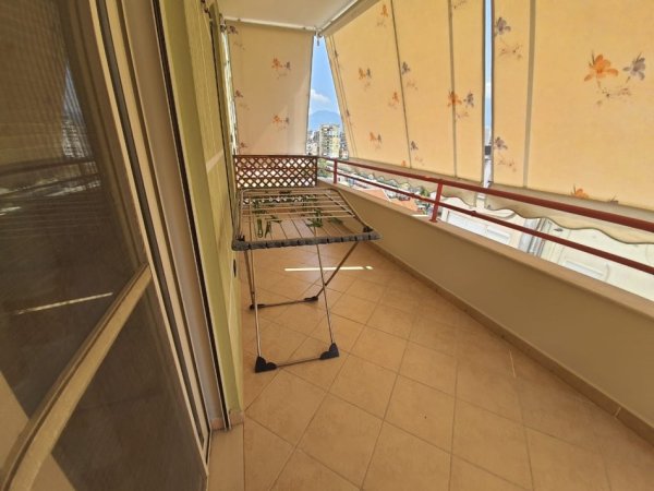 Tirane, jepet me qera apartament 2+1+Ballkon Kati 3, 80 m² 800 € (Komuna e Parisit)