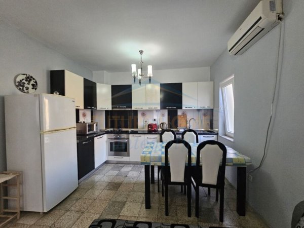 Tirane, jepet me qera shtepi 2+1 Kati 2, 400 € (MIHAL GRAMENO KOMPLEKSI GRAND)