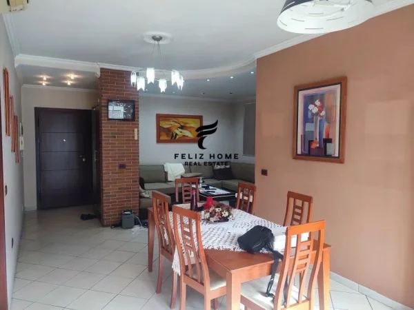 Tirane, jepet me qera apartament 2+1 Kati 5, 100 m² 750 € (RRUGA E KAVAJES)