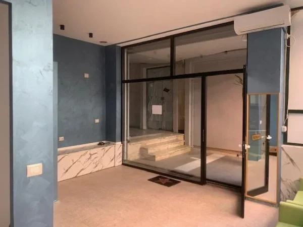 Tirane, jepet me qera ambjent biznesi Kati 0, 40 m² 500 € (ISH EKSPOZITA)