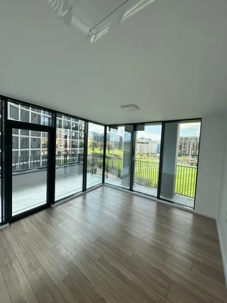 Tirane, jepet me qera zyre Kati 4, 200 m² 1.500 € (Rruga e Kosovareve)