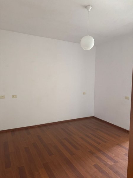 Tirane, jepet me qera apartament 2+1+Aneks+Ballkon Kati 6, 110 m² 600 € (Bulevardi Zogu i 1 . prane new york bar)