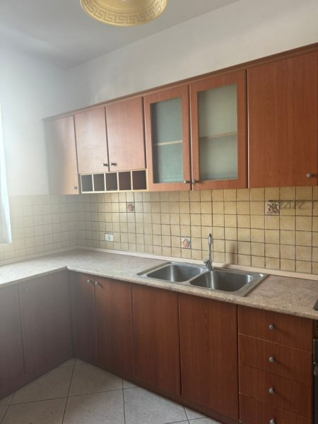 Tirane, jepet me qera apartament 2+1+Aneks+Ballkon Kati 6, 110 m² 600 € (Bulevardi Zogu i 1 . prane new york bar)