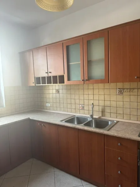 Tirane, jepet me qera apartament 2+1+Aneks+Ballkon Kati 6, 110 m² 600 € (Bulevardi Zogu i 1 . prane new york bar)