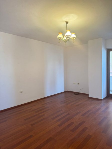 Tirane, jepet me qera apartament 2+1+Aneks+Ballkon Kati 6, 110 m² 600 € (Bulevardi Zogu i 1 . prane new york bar)