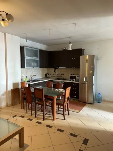 Tirane, jepet me qera apartament 2+1 Kati 2, 95 m² 600 € (SELVIA)