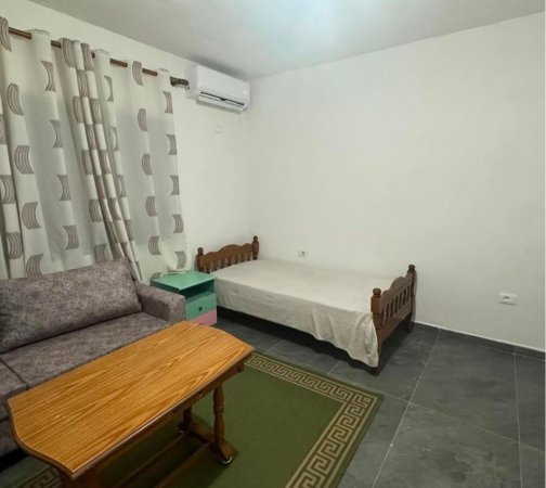 Tirane, jap me qera garsonier 1+1 , 40 m² 200 € (Dino Kalenja , paskuqan 2)