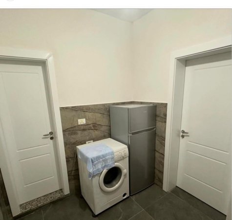 Tirane, jap me qera garsonier 1+1 , 40 m² 200 € (Dino Kalenja , paskuqan 2)
