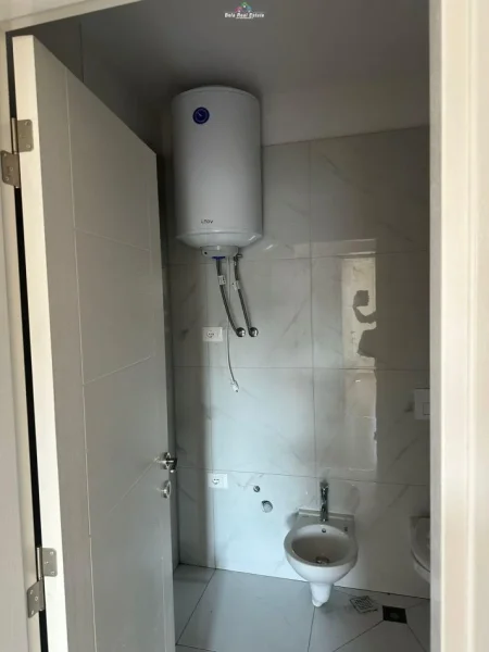 Tirane, jepet me qera zyre Kati 6, 74 m² 600 € (ali demi)