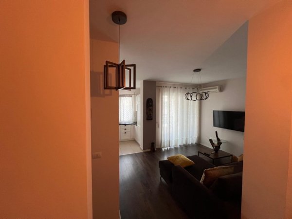 Tirane, jepet me qera apartament 2+1 Kati 3, 100 m² 700 € (Kopshti zoologjik)