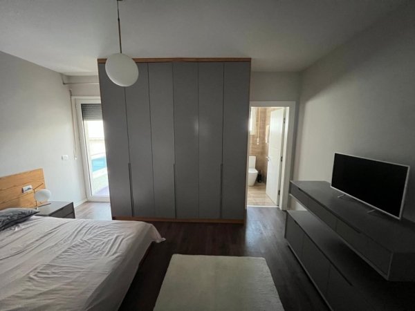 Tirane, jepet me qera apartament 2+1 Kati 3, 100 m² 700 € (Kopshti zoologjik)