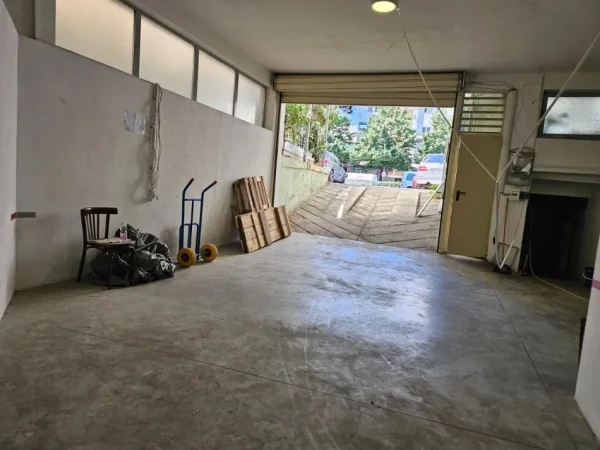 Tirane, jepet me qera ambjent biznesi Kati 0, 150 m² 800 € (RRUGA BARDHYL)