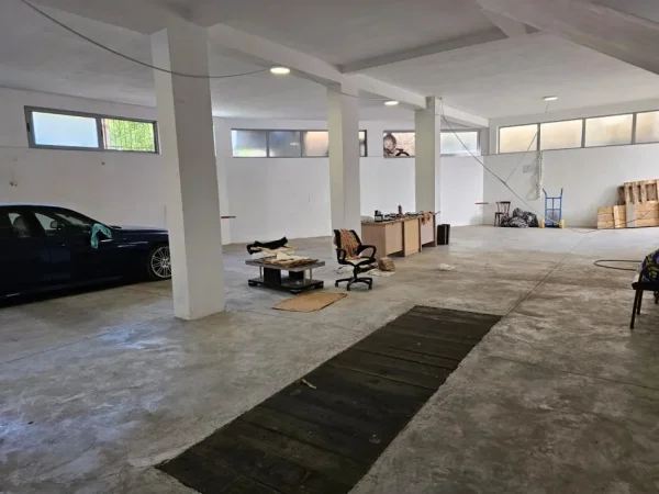 Tirane, jepet me qera ambjent biznesi Kati 0, 150 m² 800 € (RRUGA BARDHYL)