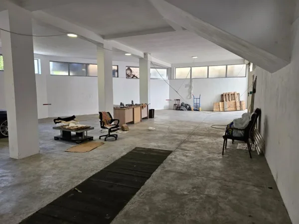 Tirane, jepet me qera ambjent biznesi Kati 0, 150 m² 800 € (RRUGA BARDHYL)