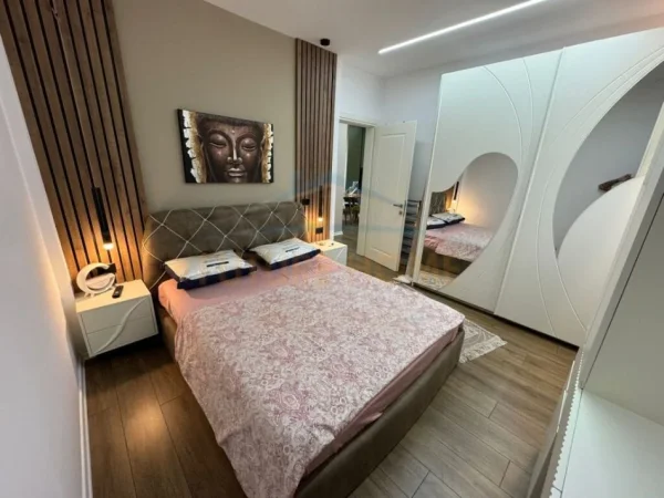 Korce, jepet me qera apartament 1+1 Kati 2, 65 m² 400 € (Lagjia 1)