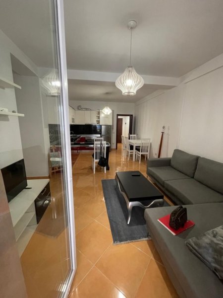 Tirane, jepet me qera apartament 2+1+Ballkon Kati 4, 100 m² 470 € (ASTIR)