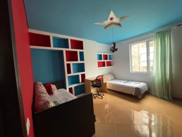 Tirane, jepet me qera apartament 2+1+Ballkon Kati 4, 100 m² 470 € (ASTIR)