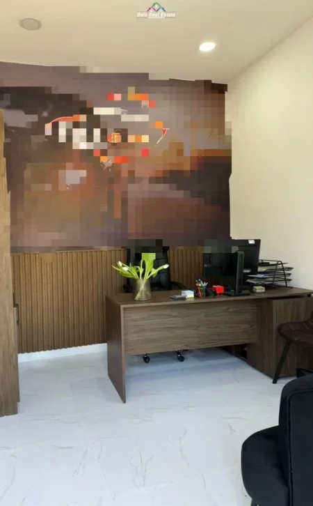 Tirane, jap me qera dyqan Kati 0, 13 m² 400 € (ura e tabakeve)