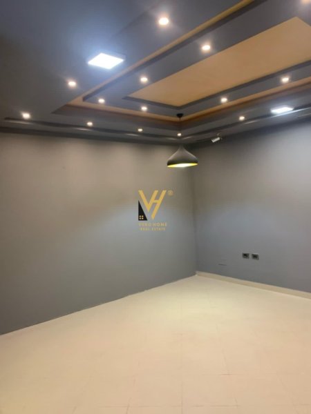 Tirane, shitet dyqan Kati 0, 30 m² 75.000 € (PALLATI ME SHIGJETA)