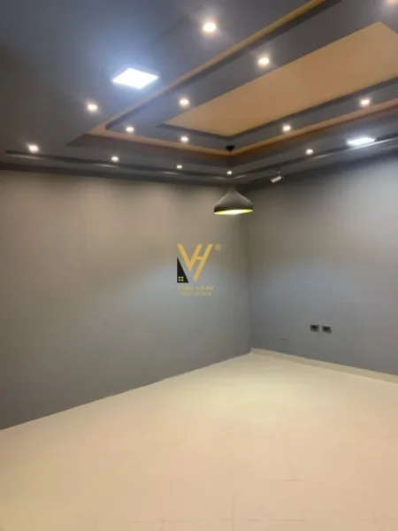 Tirane, shitet dyqan Kati 0, 30 m² 75.000 € (PALLATI ME SHIGJETA)